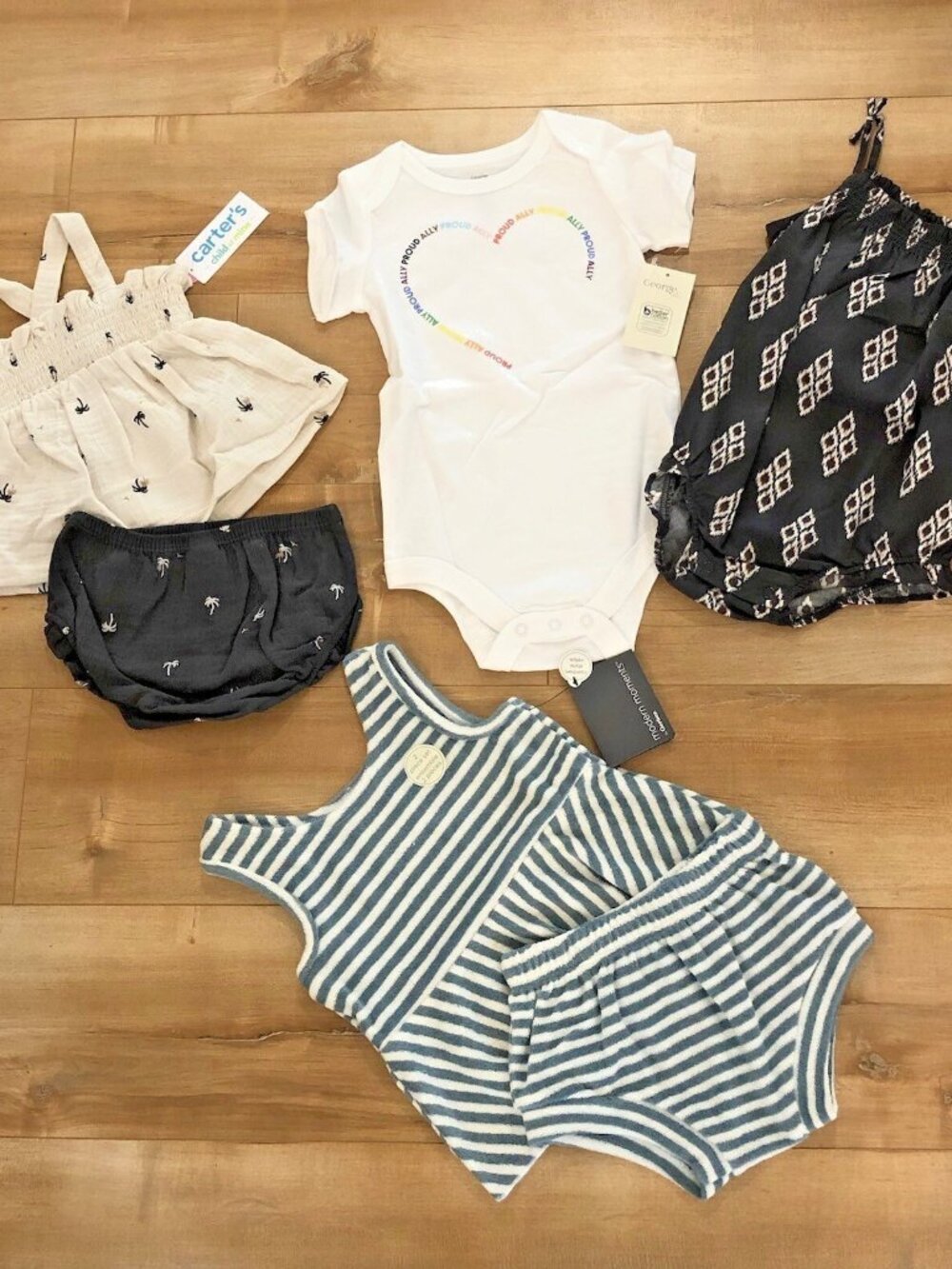 Lot Of 4 Baby Girls 12m Outfits Carter's, Gerber Modern Moments (0165) NWT